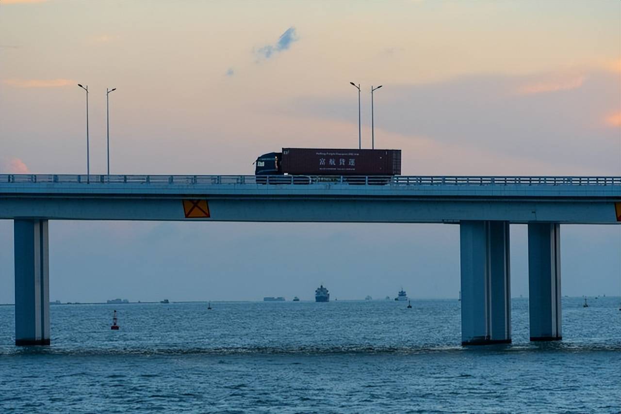 外贸物流：怎样采选相宜的进出口生意物流办事ob体育(图3)